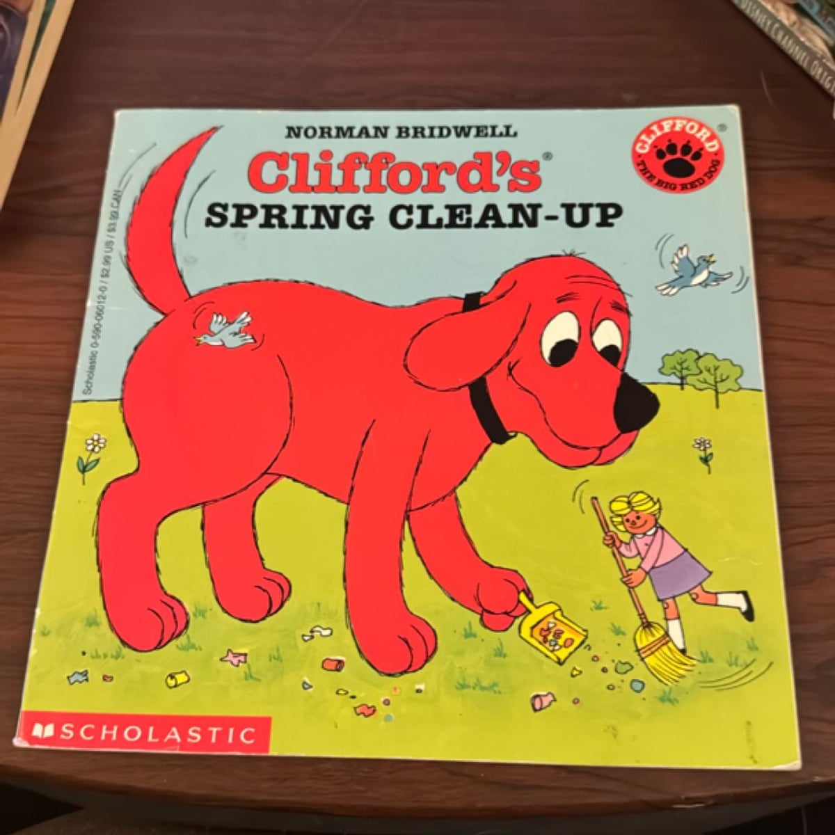 Spring Clean-Up by Norman Bridwell, Paperback | Pangobooks