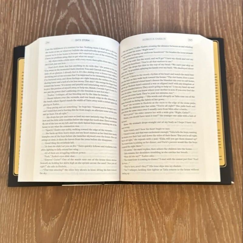 Onyx Storm (Standard Edition)