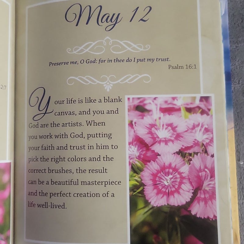 Deluxe Daily Prayer Book Walk in Faith