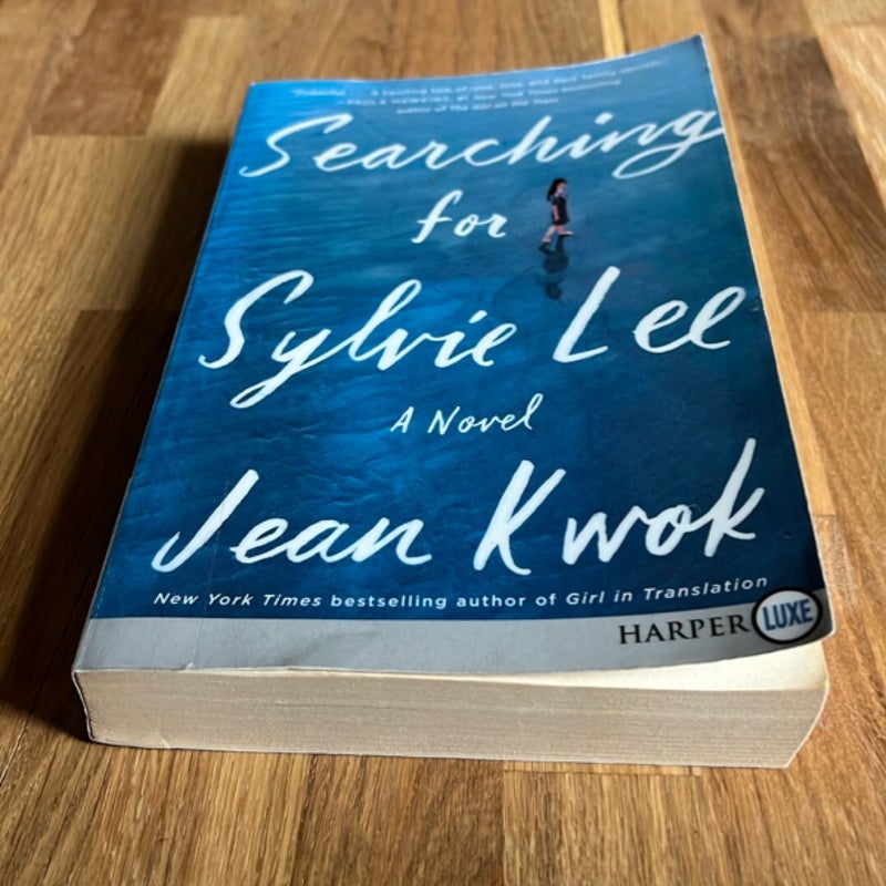 Searching for Sylvie Lee (LARGE PRINT)