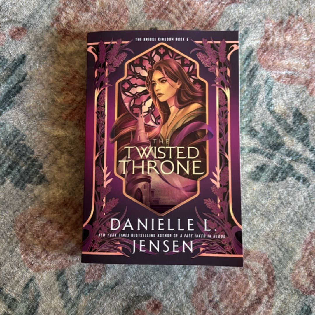 Hidden Huntress by Danielle L. Jensen, Paperback | Pangobooks