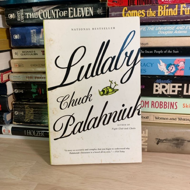 Lullaby by Chuck Palahniuk, Paperback | Pangobooks