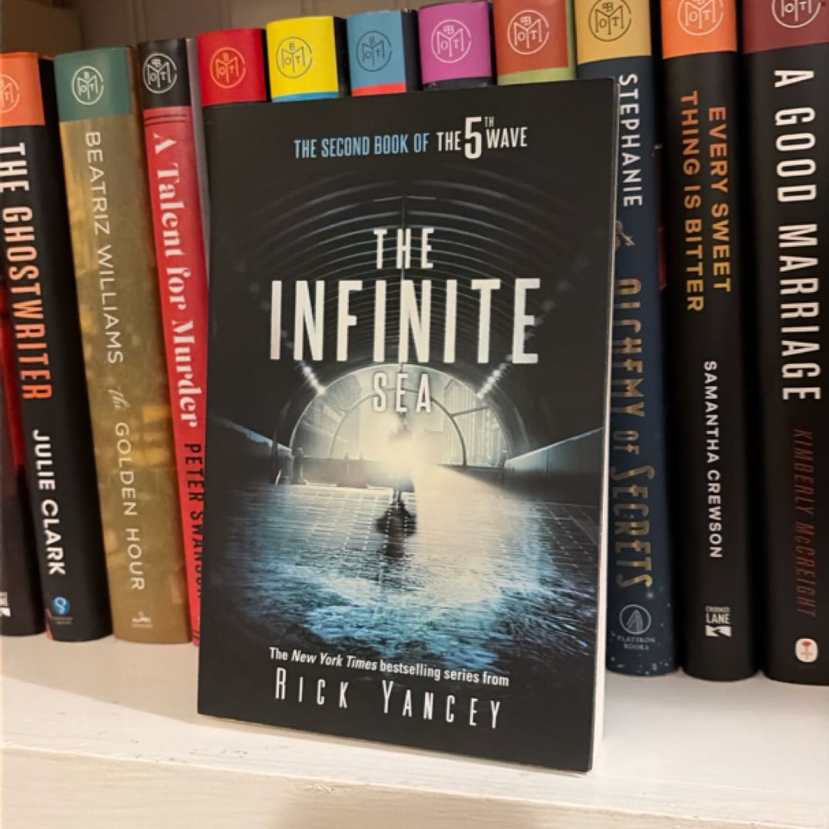 The Infinite Sea by Rick Yancey, Paperback | Pangobooks