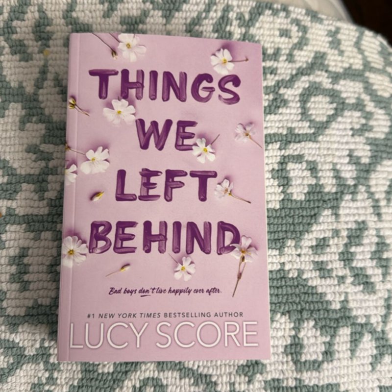 Things We Left Behind by Lucy Score, Paperback | Pangobooks