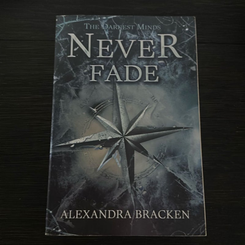 Never Fade (a Darkest Minds Novel)