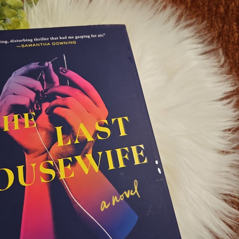 UNPLUGGED - The Last Housewife