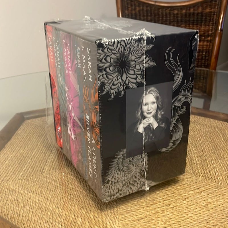 A Court of Thorns and Roses Hardcover Box Set *NEW*