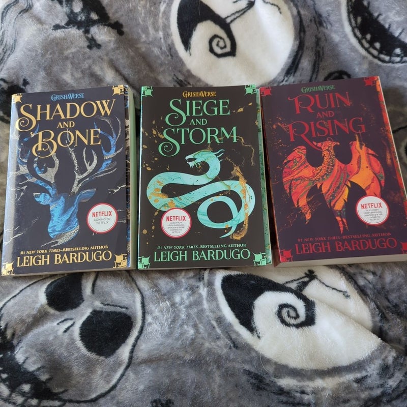 The Shadow and Bone Trilogy Boxed Set