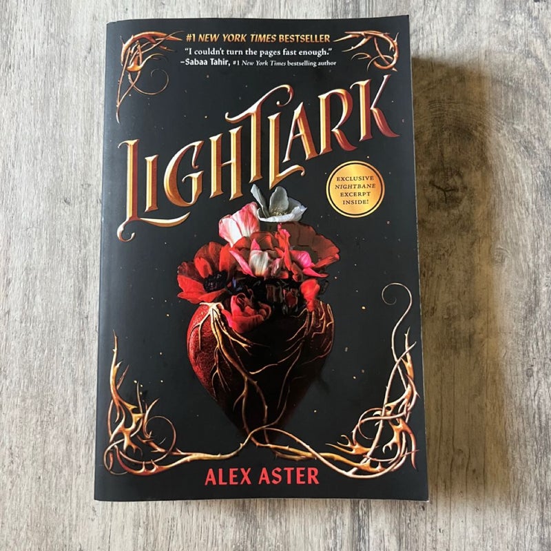 Lightlark (the Lightlark Saga Book 1)