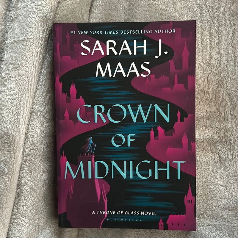 Crown of Midnight by Sarah J. Maas, Paperback Pangobooks