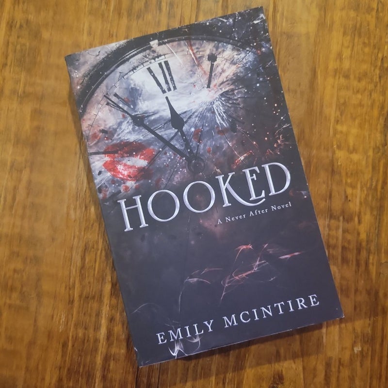 Hooked by Emily McIntire, Paperback | Pangobooks