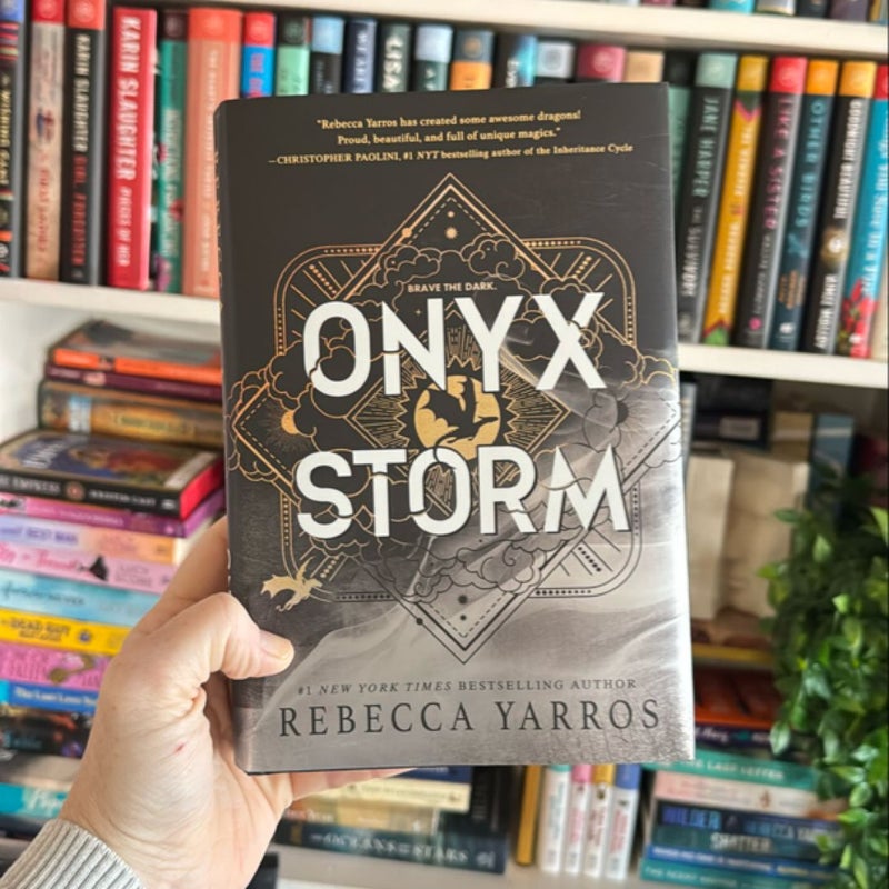 Onyx Storm (Standard Edition)