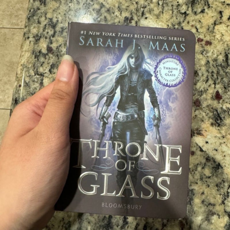 Throne of Glass Miniature Character Book 