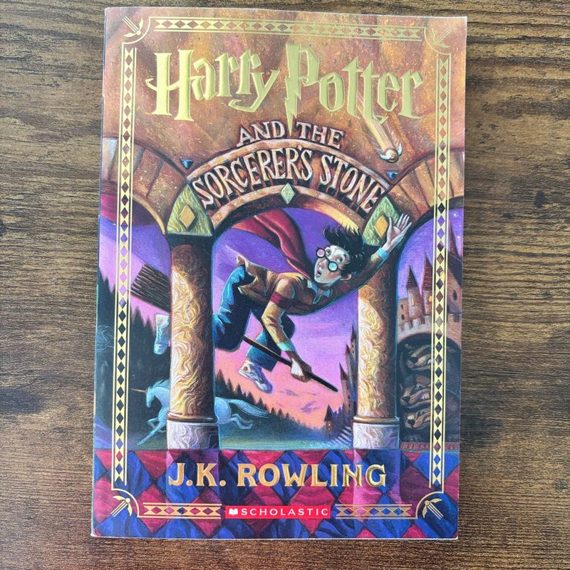 Harry Potter and the Sorcerer's Stone (Harry Potter, Book 1)