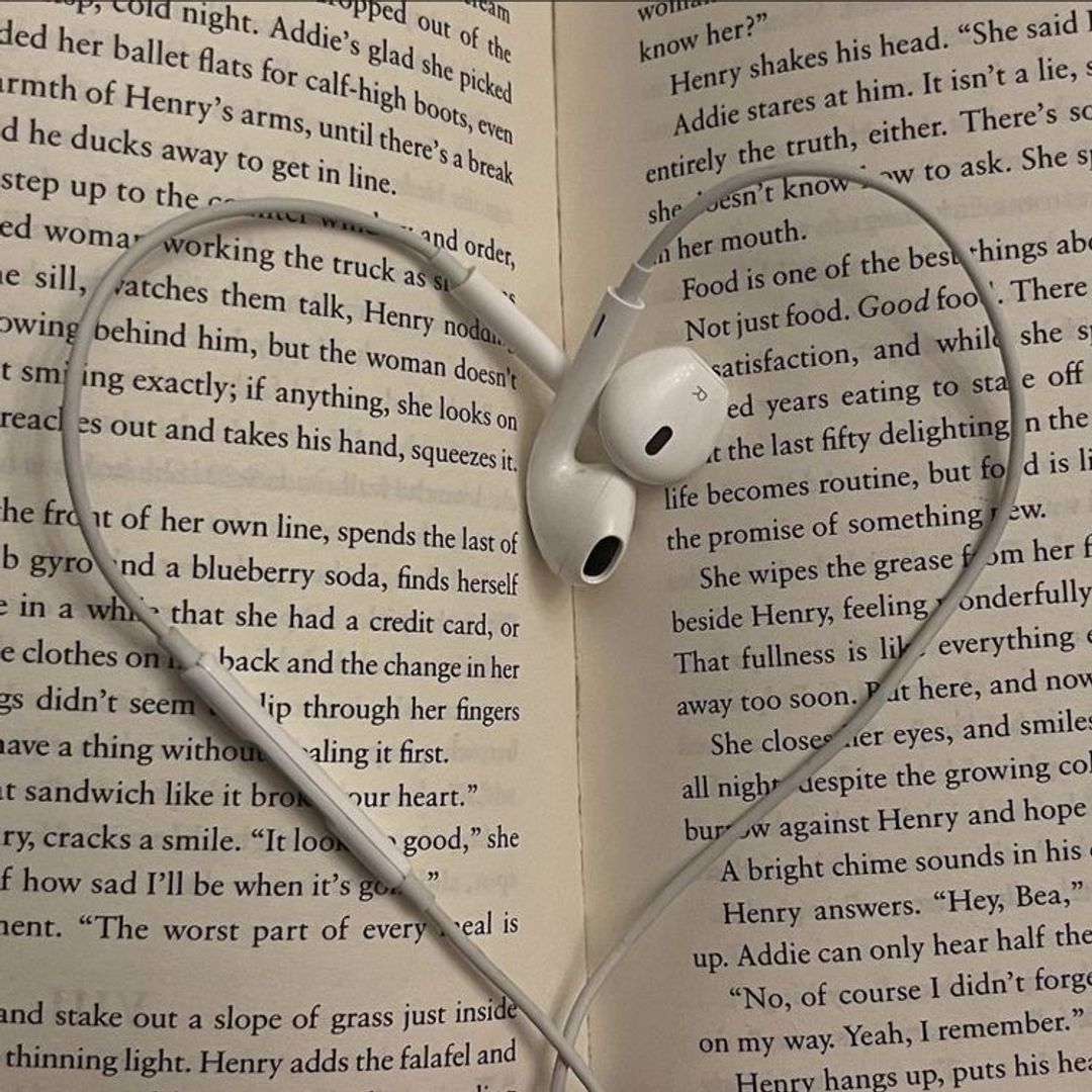 J.S. books🧋📖