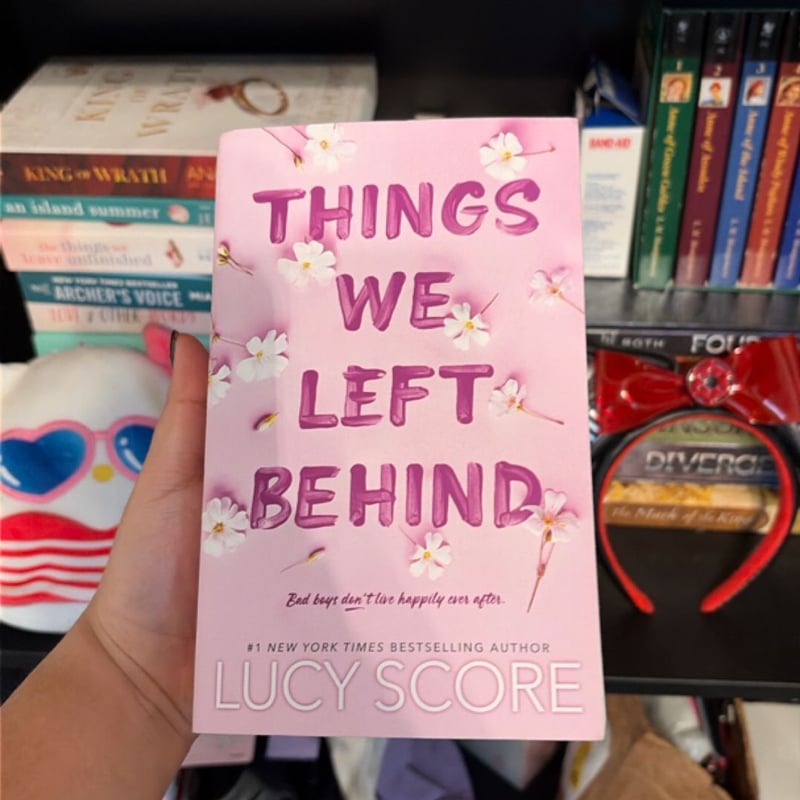 Things We Left Behind by Lucy Score, Paperback | Pangobooks