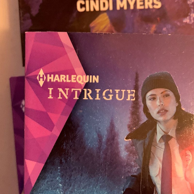 Harlequin Intrigue, lot of 6. Dec 23