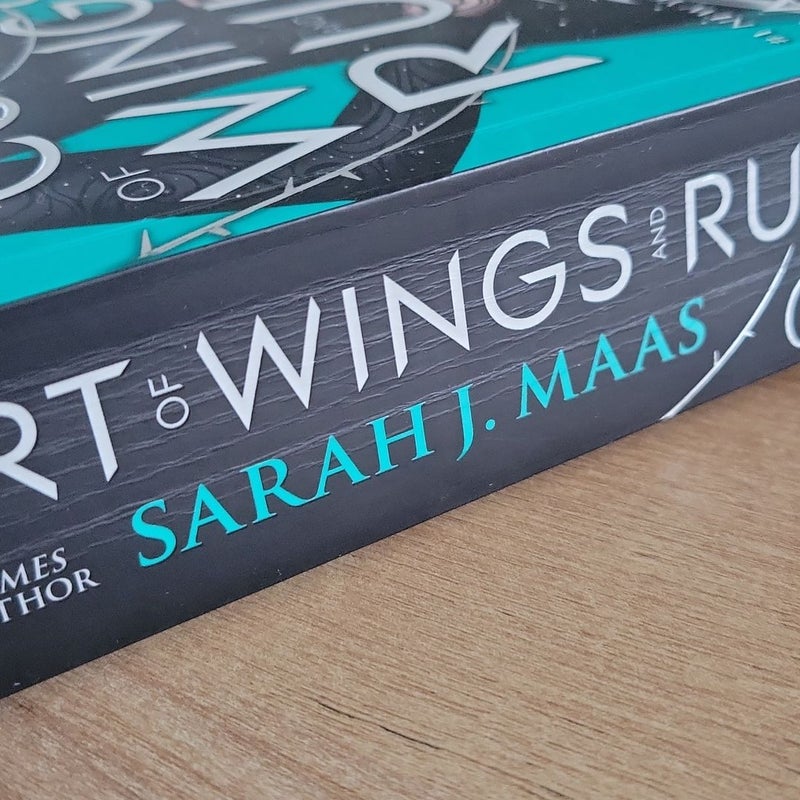 A Court of Wings and Ruin | UK PAPERBACK 1st/6th
