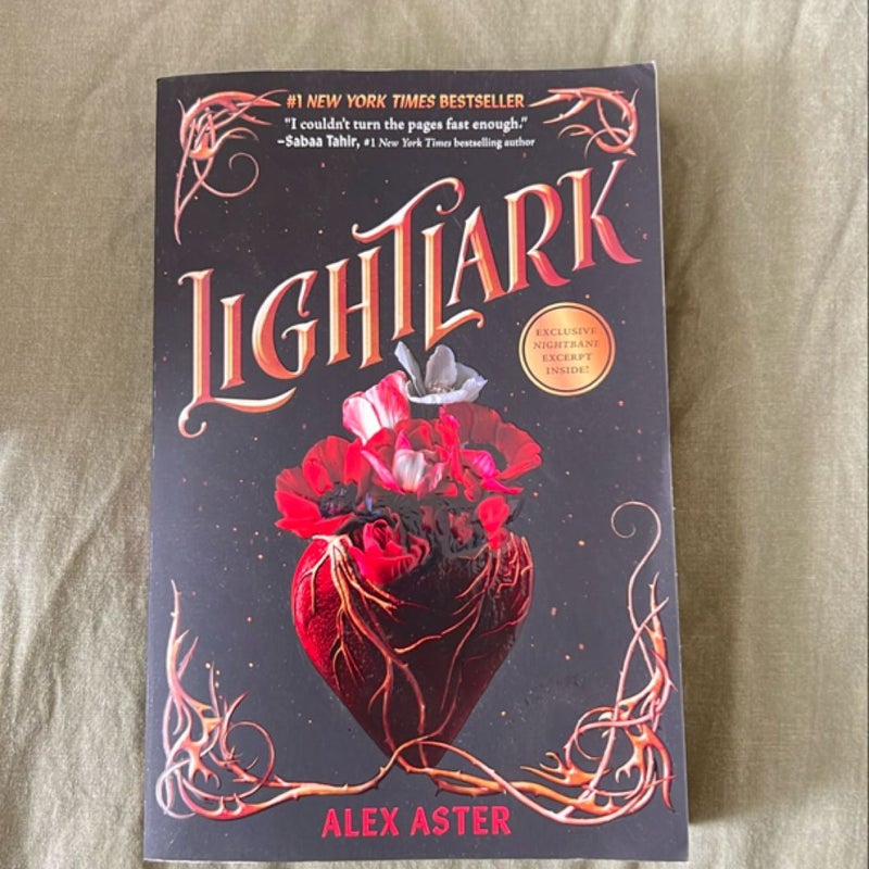 Lightlark (the Lightlark Saga Book 1)