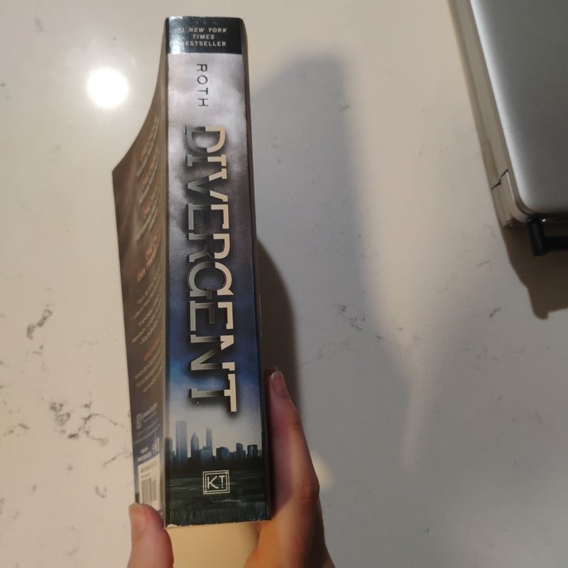 Divergent 