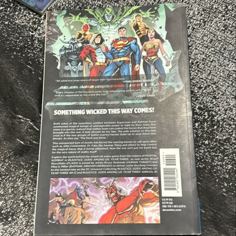 Injustice: Gods among Us: Year Three Vol. 2