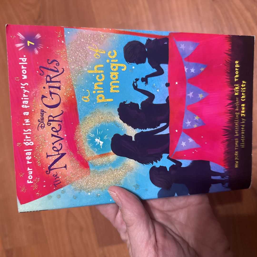 Never Girls #7: a Pinch of Magic (Disney: the Never Girls)