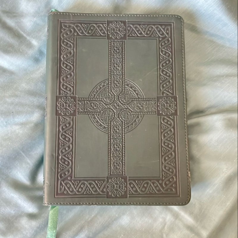 Green Embossed Celtic Cross Lined Flexi Journal (6x8)