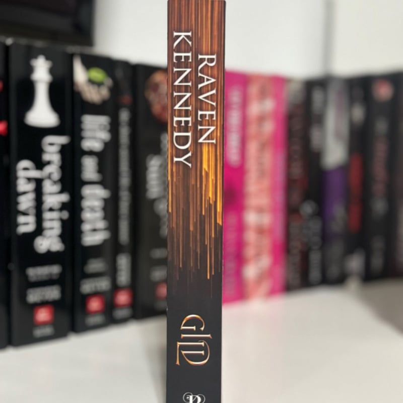 Gild by Raven Kennedy, Paperback | Pangobooks