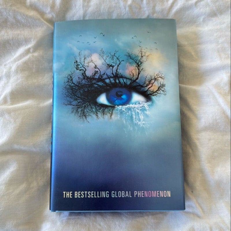 Shatter Me Collector's Deluxe Limited Edition