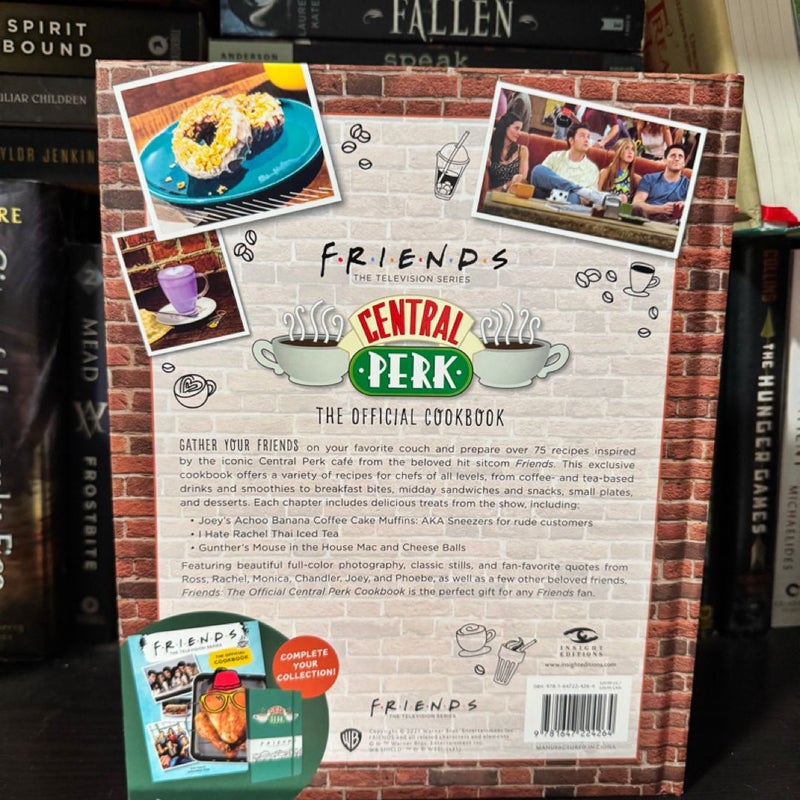 Friends: the Official Central Perk Cookbook (Classic TV Cookbooks, 90s TV)