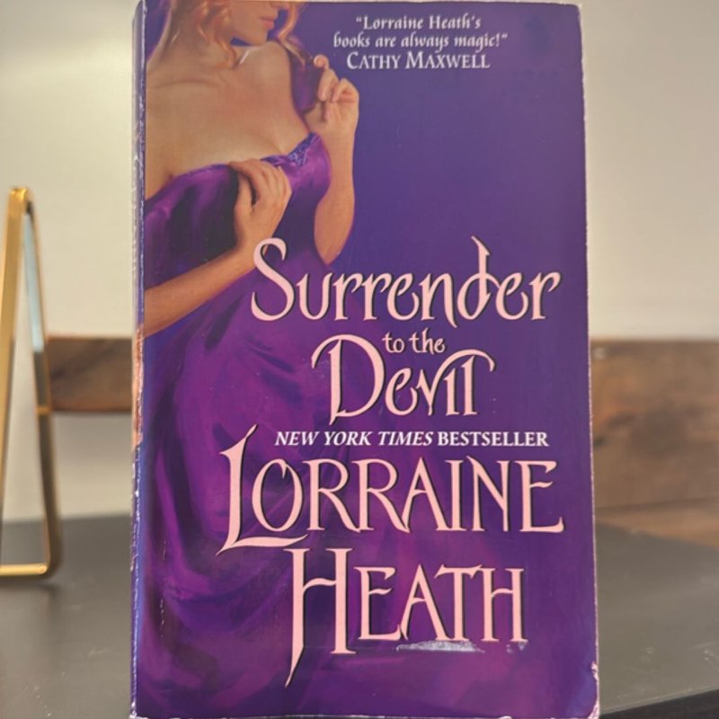 Surrender to the Devil - Avon Romantic Treasure Clinch