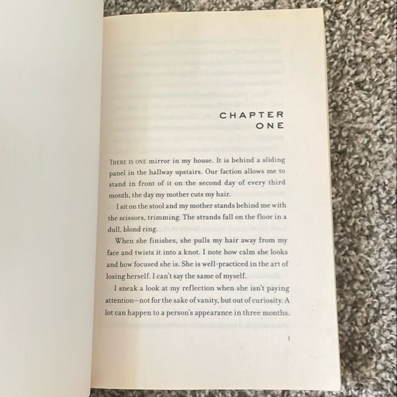 Divergent Movie Tie-In Edition