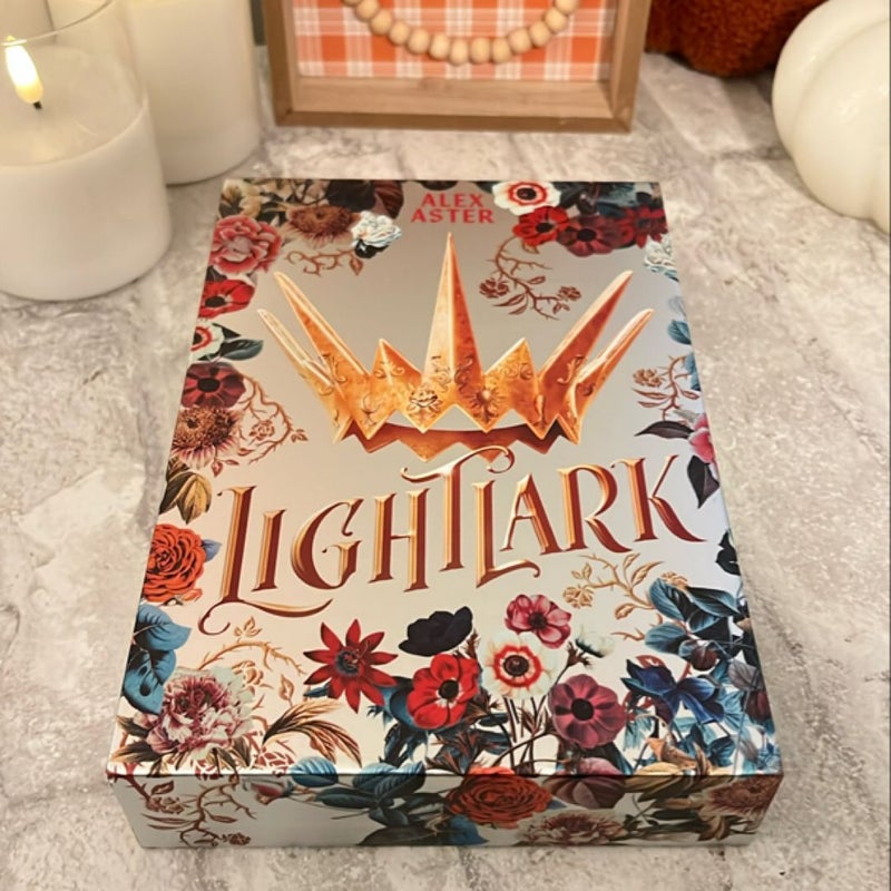 Lightlark: Collector's Edition (the Lightlark Saga Book 1)