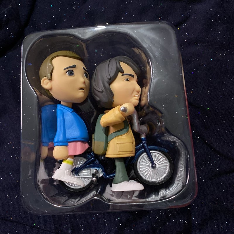 Stranger Things Lootcrate Eleven & Mike figure