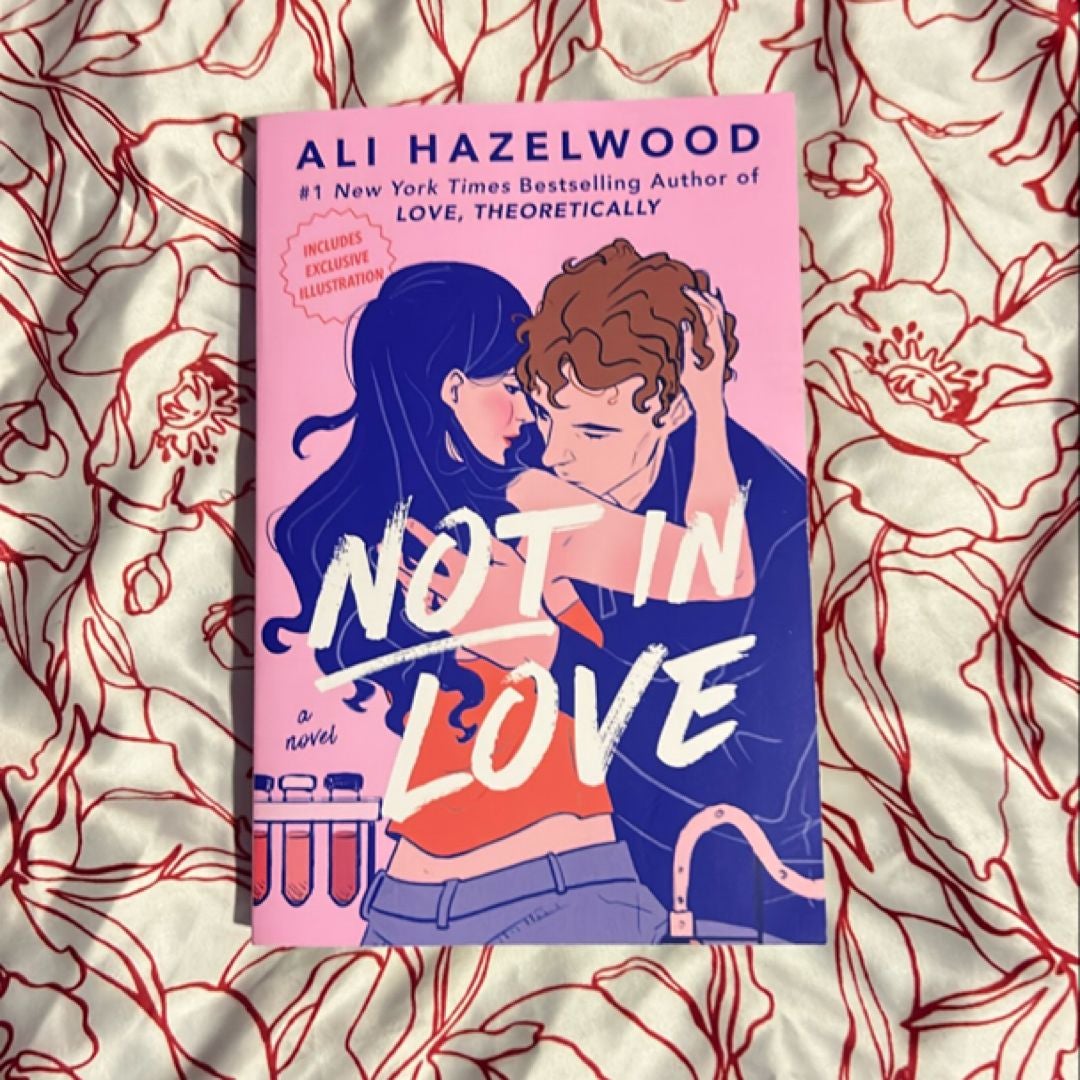 Not in love by Ali Hazelwood, Paperback Pangobooks