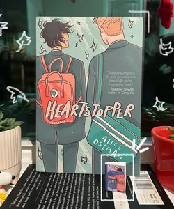 (with tiny book) Heartstopper: Volume 1