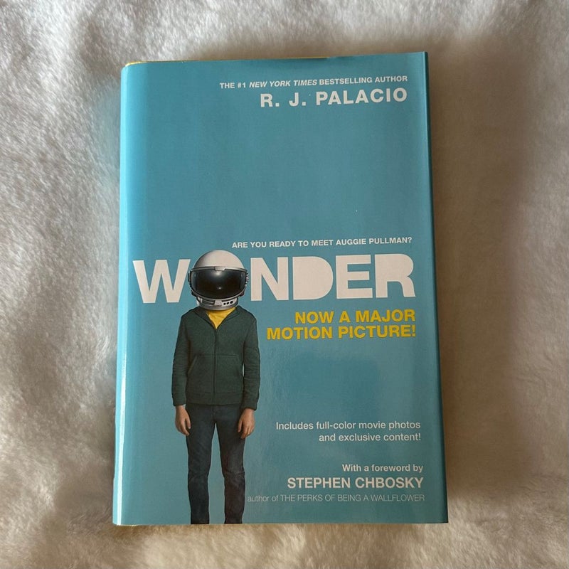 Wonder Movie Tie-In Edition (with bookmark)