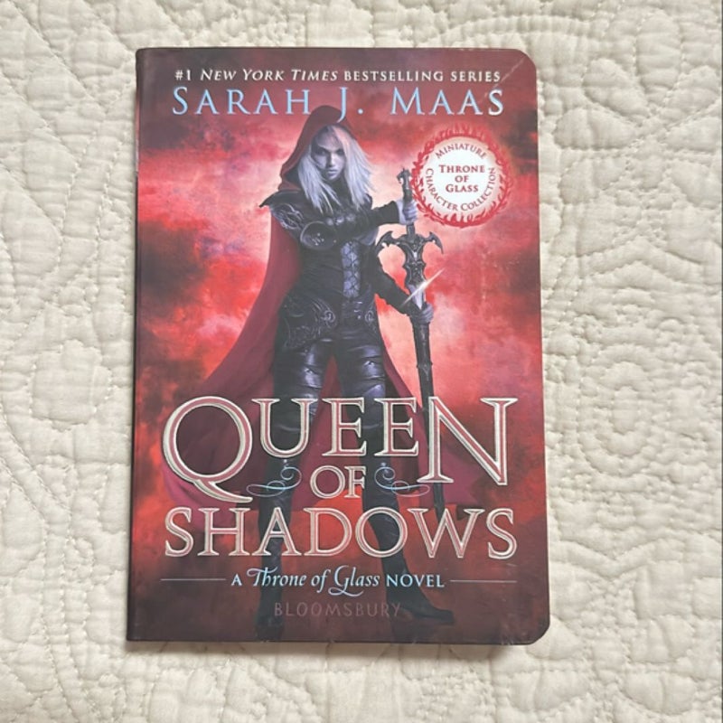 Queen of Shadows (Miniature Character Collection)