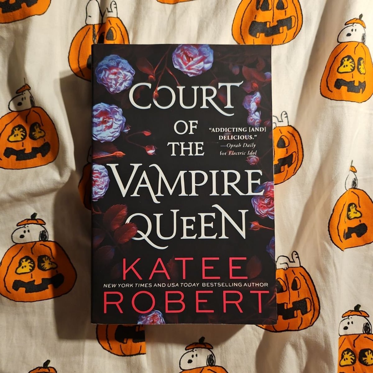 Court of the Vampire Queen by Katee Robert, Paperback | Pangobooks