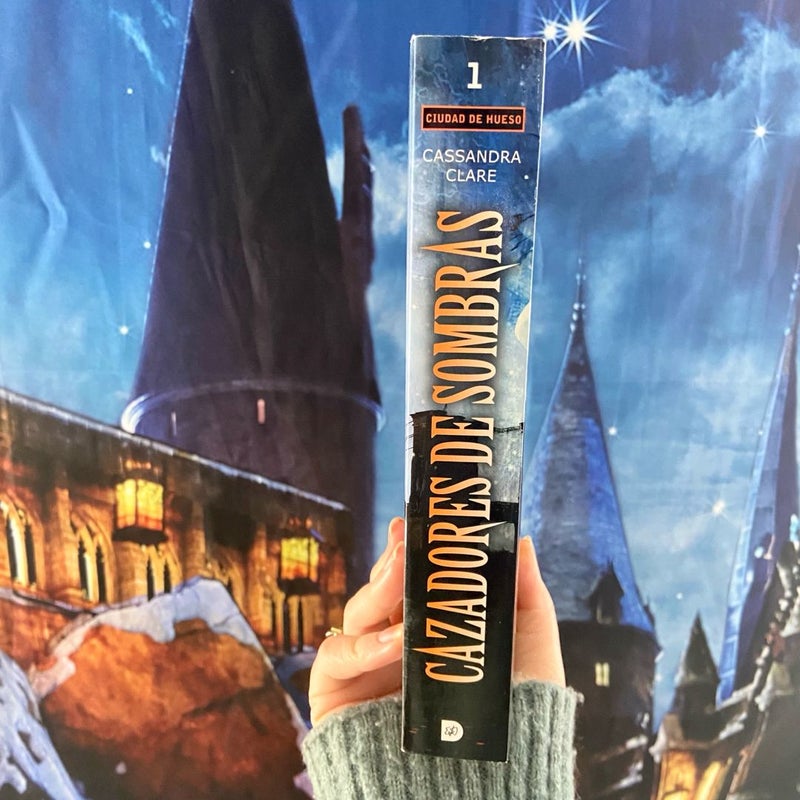 Cazadores De Sombras 1. Ciudad De Hueso (City of Bones Spanish Edition)