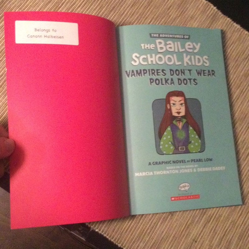 Vampires Don't Wear Polka Dots (the Adventures of the Bailey School Kids Graphic Novel #1)