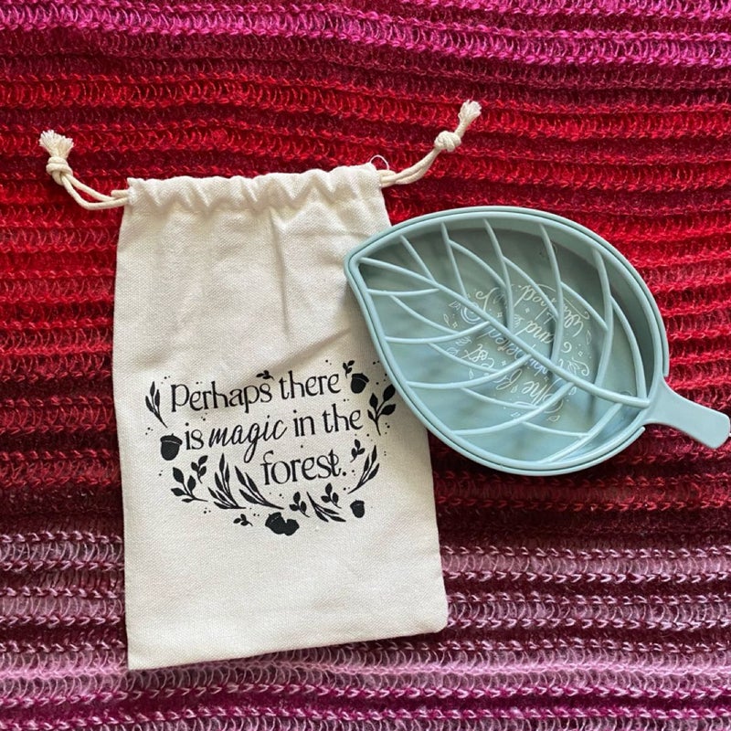 The Bear and the Nightinggale leaf shaped soap dish