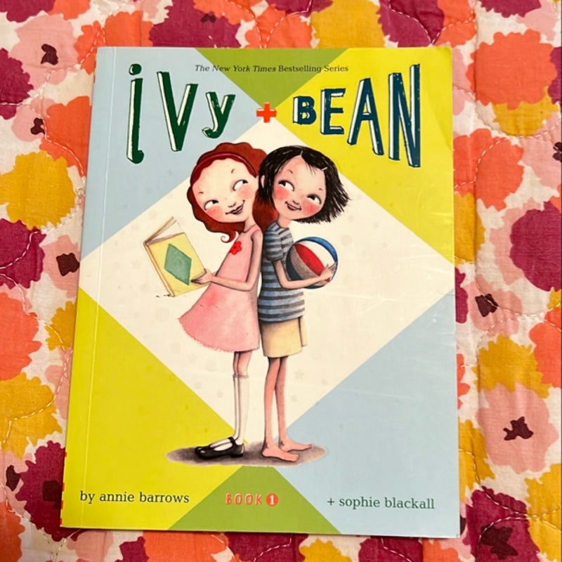 Ivy and Bean - Book 1 (Ivy and Bean Books, Books for Elementary School)