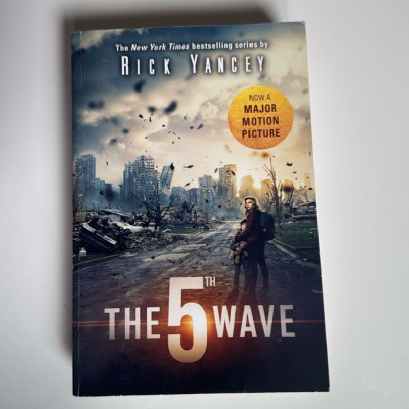 The 5th Wave (Movie Tie-In)