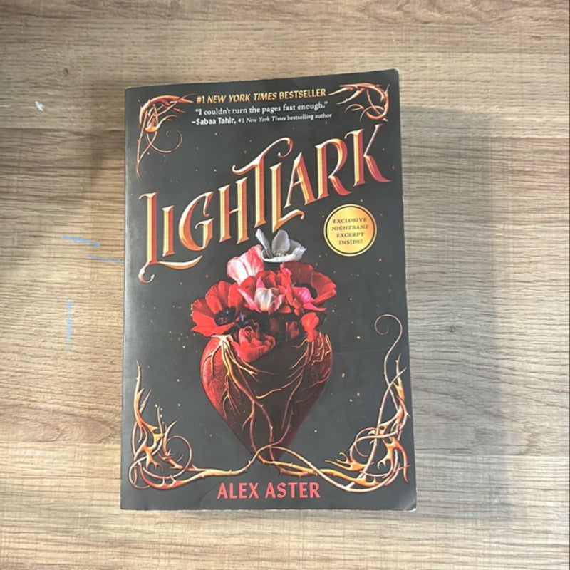 Lightlark (the Lightlark Saga Book 1)