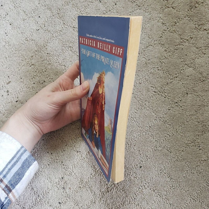 The Gift of the Pirate Queen (Dell Yearling Edition, 1990)