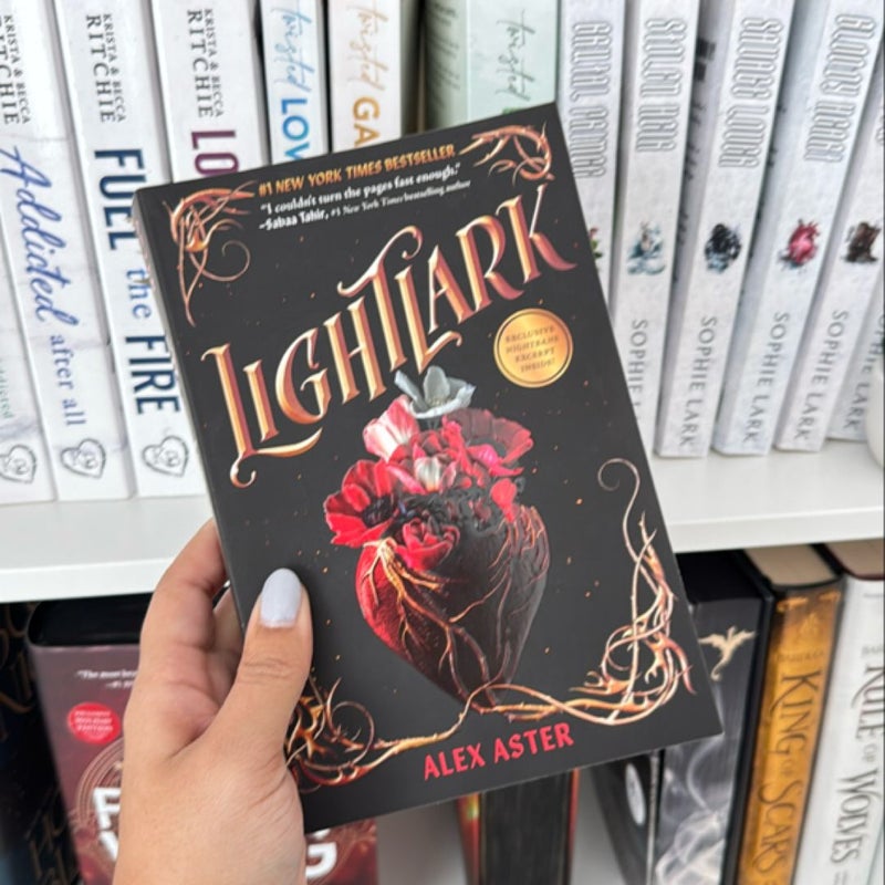 Lightlark (the Lightlark Saga Book 1)