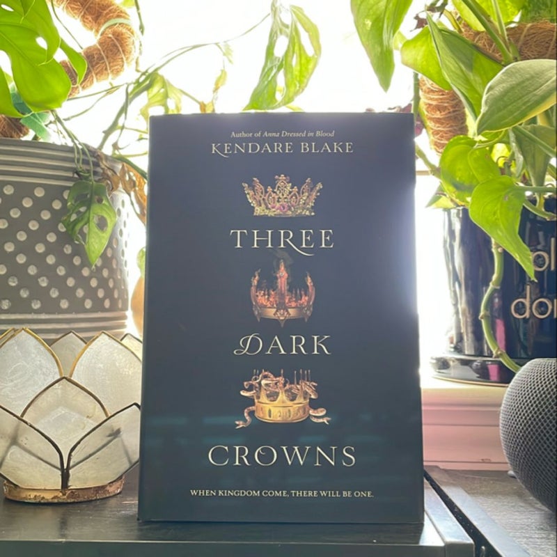 Three Dark Crowns