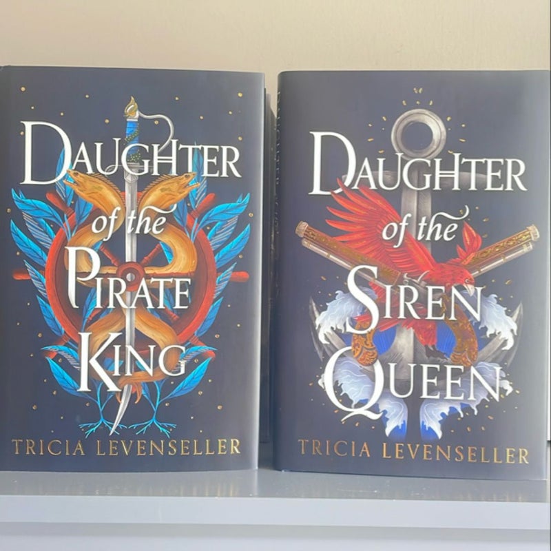 Fairyloot shops Daughter of the Pirate King & Daughter of the Siren Queen!