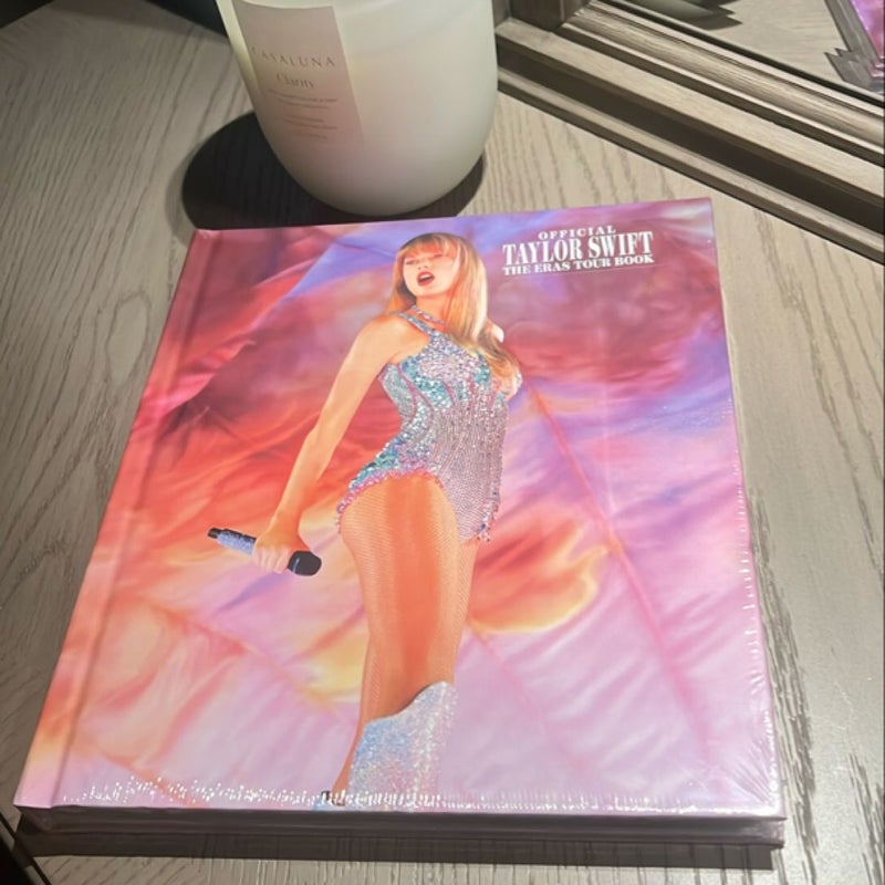 Official Taylor Swift The Eras Tour Book